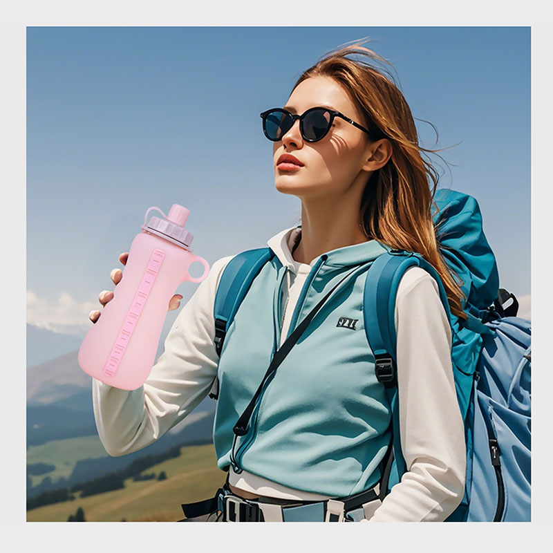750ml Collapsible Silicone Water Bottle | BPA-Free Portable Sports Bottle for Outdoor, Travel